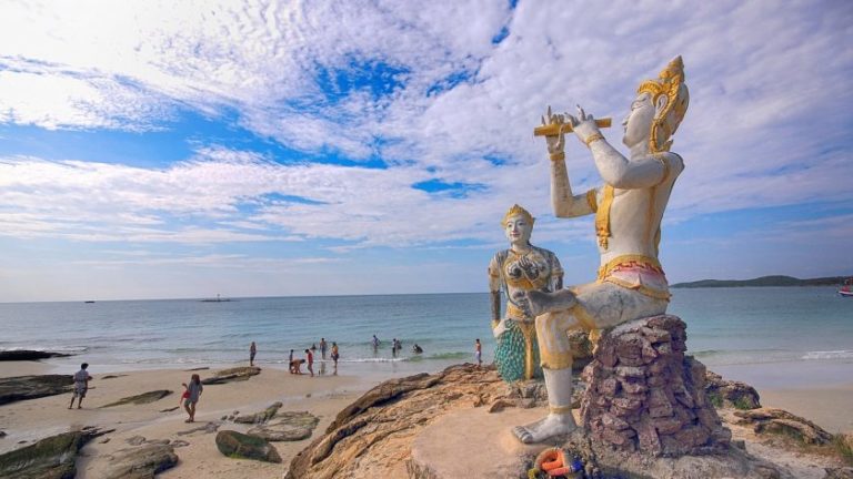 Rent a car at Suvarnabhumi to travel to Rayong