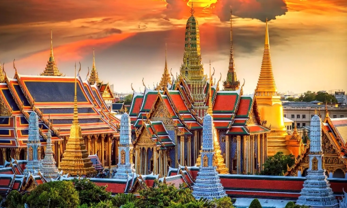 เช่ารถเที่ยววัดพระแก้ว และพระบรมมหาราชวัง