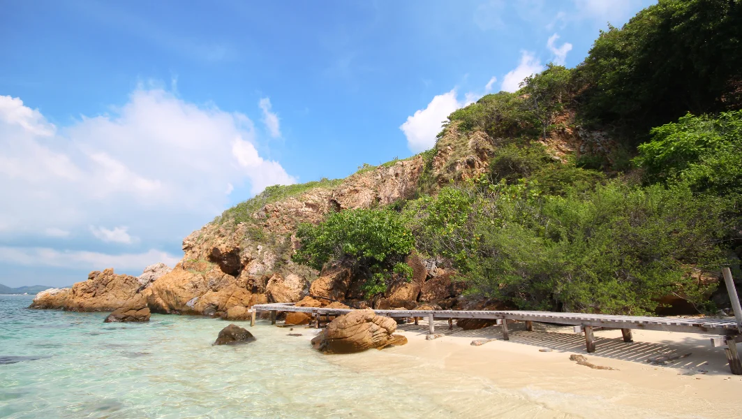 เกาะขาม จังหวัดชลบุรี